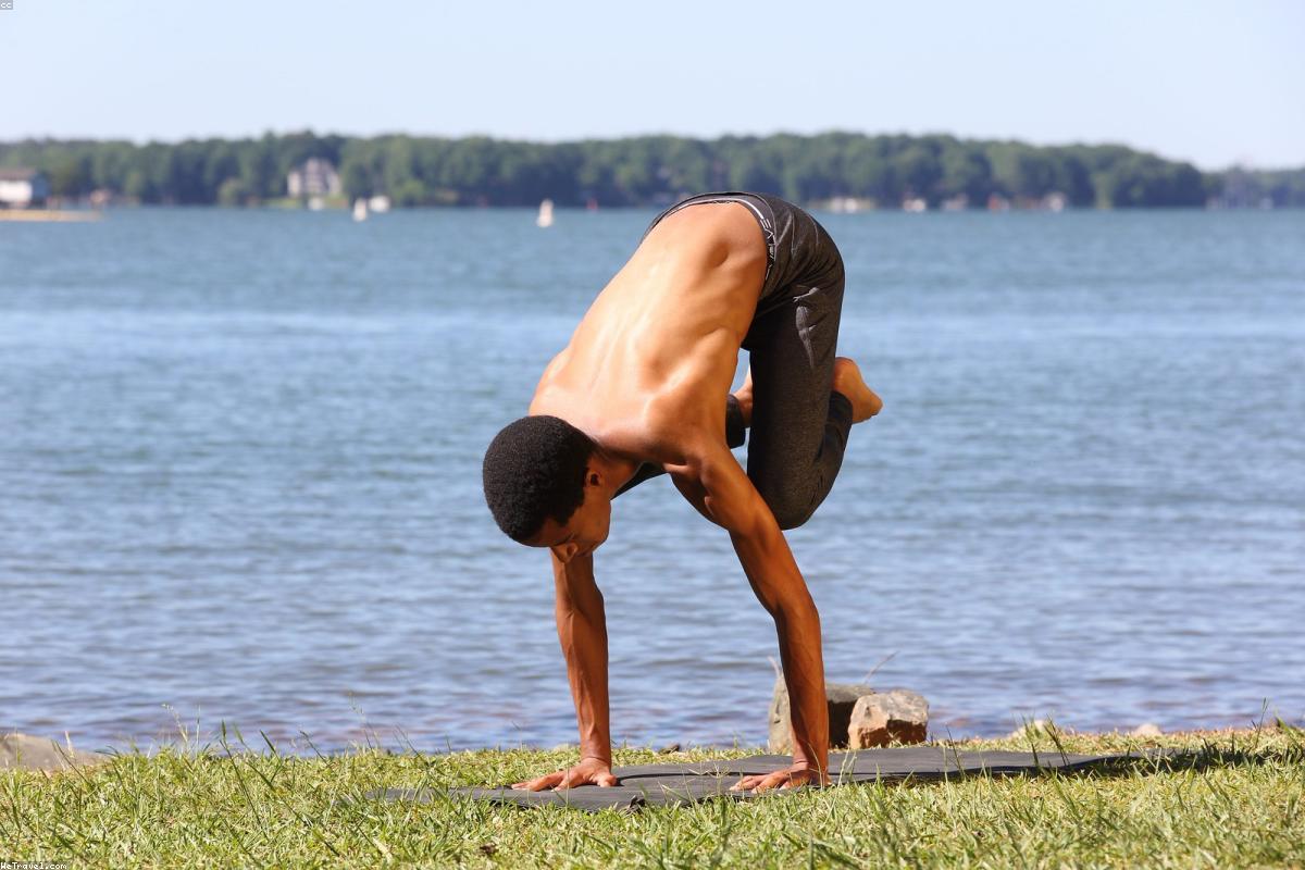 Yoga Mat for Knee Pain: What to Look For (2026)