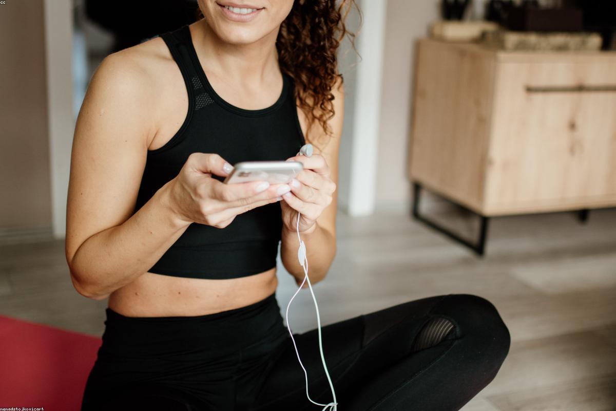 Power Yoga vs Hot Yoga — Key Differences, Benefits, and Which to Choose